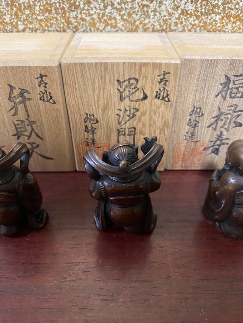 伝統工芸品・高岡銅器の七福神セットです。