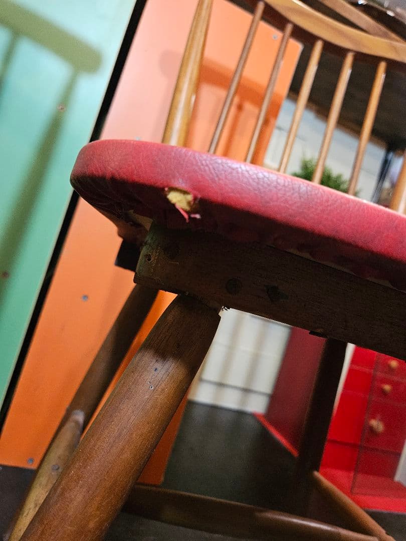 椅子　チェア　赤　木製　ミッドセンチュリー　昭和レトロ　ヴィンテージ　アンティー