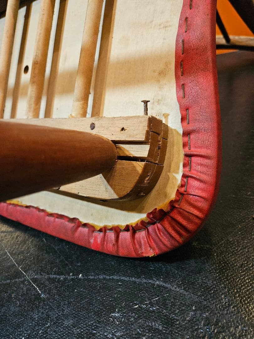 椅子　チェア　赤　木製　ミッドセンチュリー　昭和レトロ　ヴィンテージ　アンティー