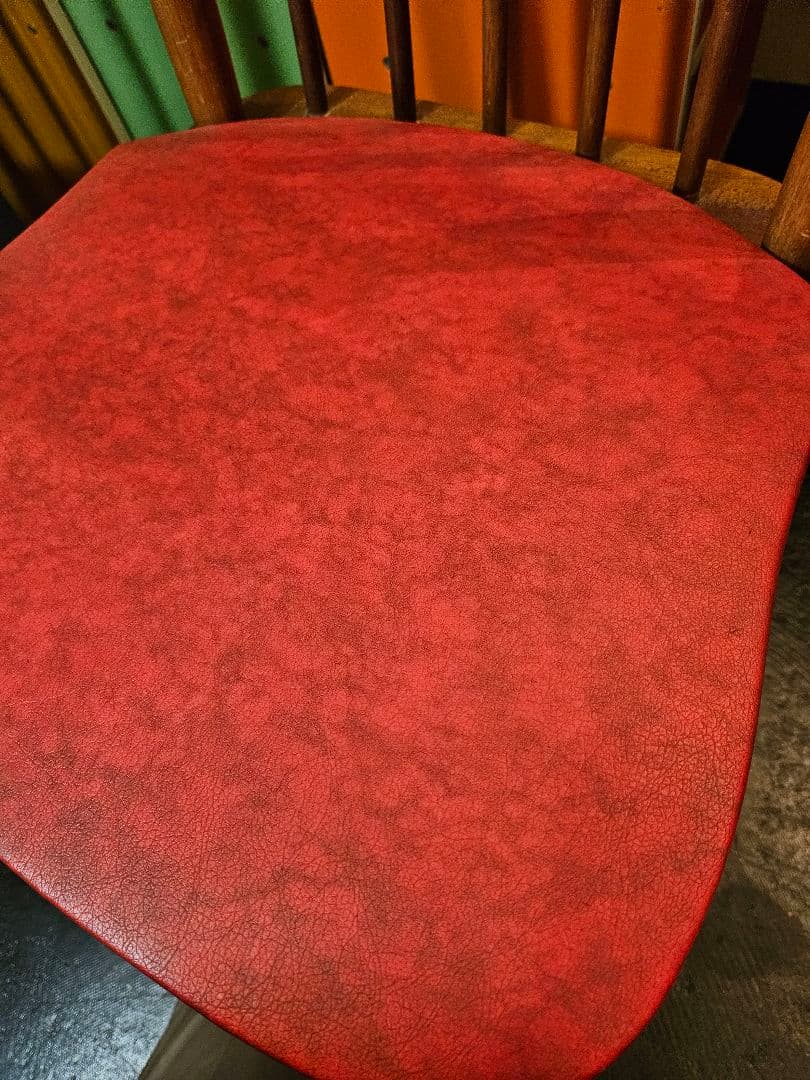 椅子　チェア　赤　木製　ミッドセンチュリー　昭和レトロ　ヴィンテージ　アンティー