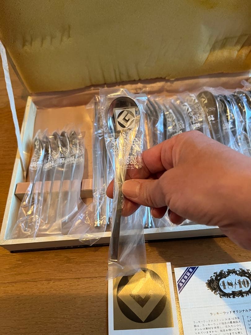 ラッキーウッド　カトラリーセット18-10ディナーセット20PC(5客用)