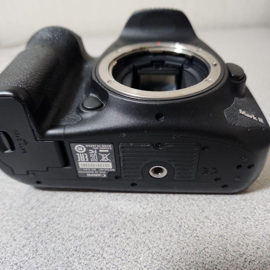 Canon EOS 7D Mark II 本体(おまけ:バッテリーグリップ)