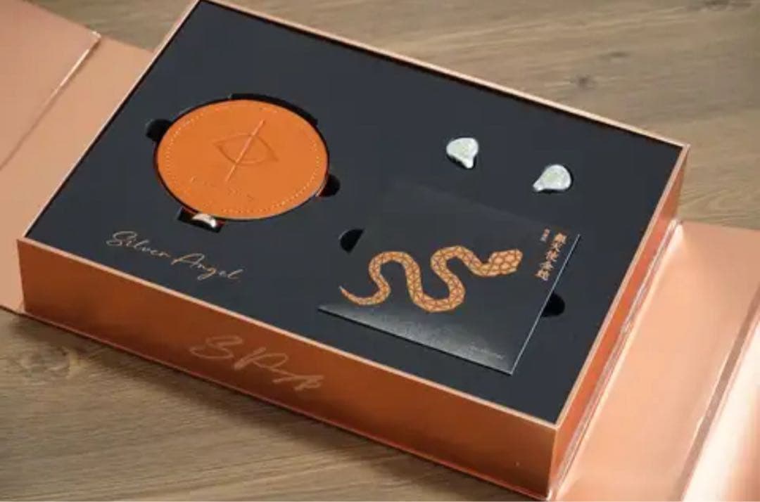 シュリンク付き銀天使金蛇有線イヤホン