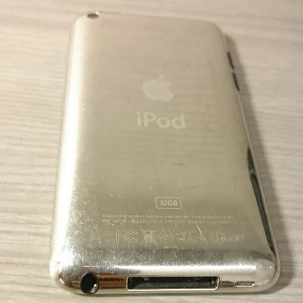 【お得!!32GB】iPod touch 第4世代