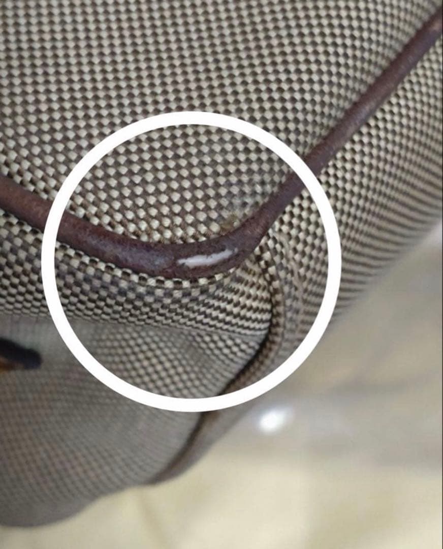 PRADA ベージュショルダーバッグ