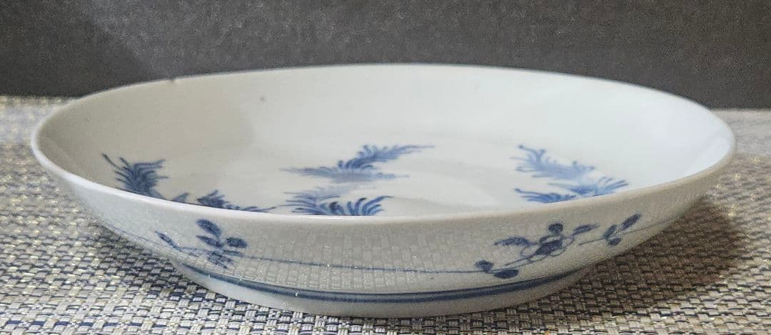 【名品❗】江戸時代前期〜中期　藍九谷様式 鮎の図　16.8cm皿　皿裏　唐草文様