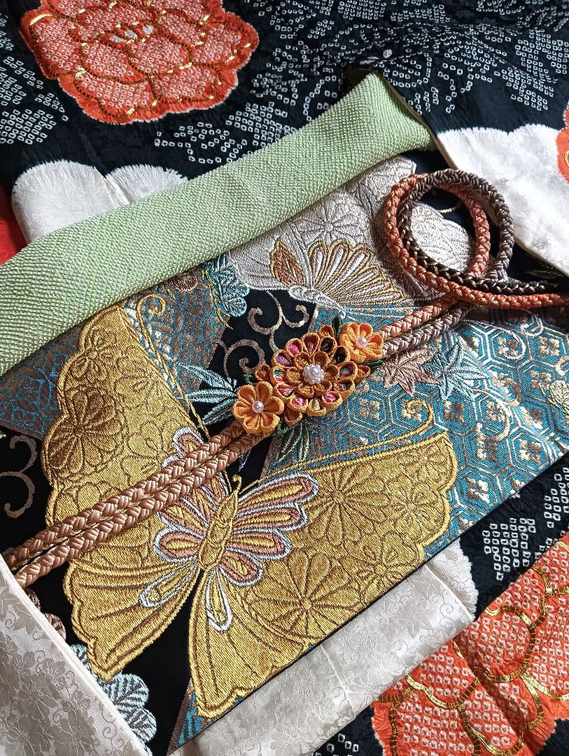 振袖フルセット　古典的な絞り　黒　朱　金駒刺繍　164/66.5