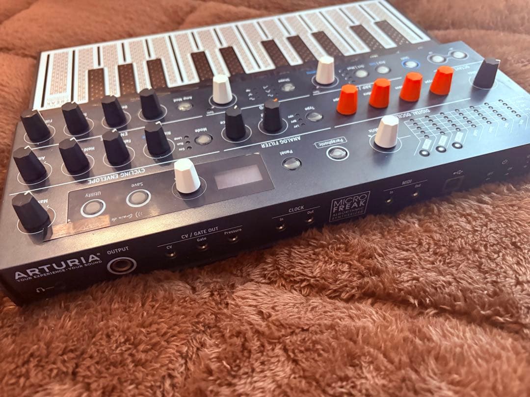 ARTURIA MicroFreak ハイブリッド・シンセサイザー 美品 元箱付