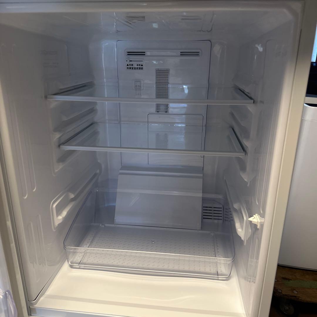 シャープ冷凍冷蔵庫　137L 横縞模様　ドア付け替え可　自動霜取り機能付き