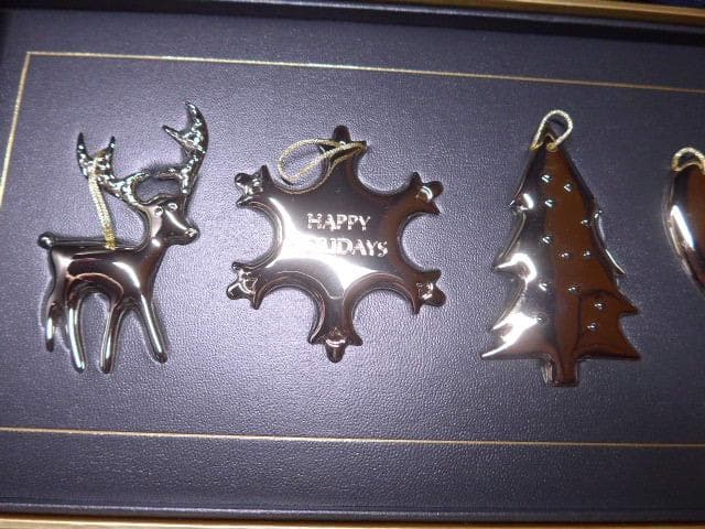 新品、未使用のGRAFFのクリスマスオーナメントセット、リボン付きボックス入り