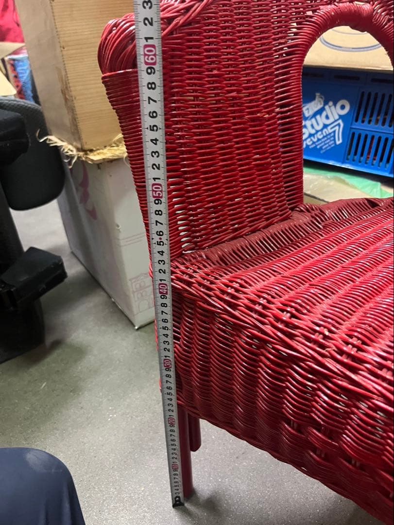 ヴィンテージ　赤いラタンチェア　アーム　籐椅子