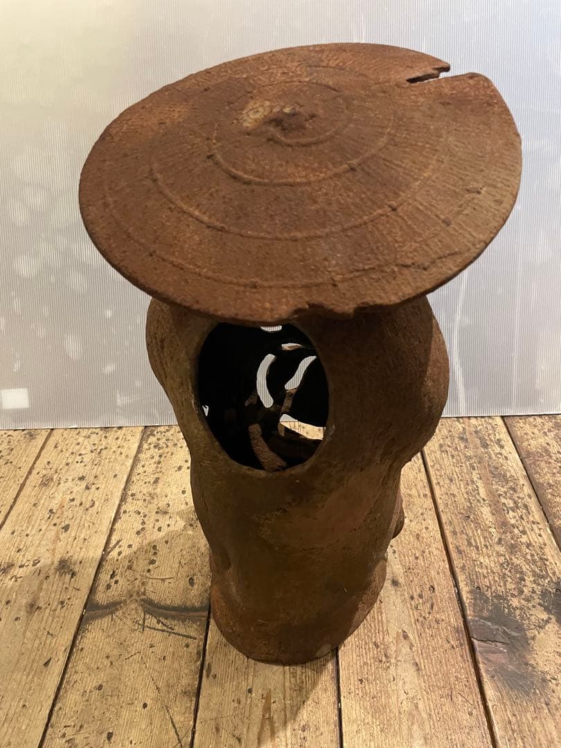 鉄製　たぬき　狸　置物　傘被り　飾り　工芸品　年代物　ディスプレイ　オブジェ