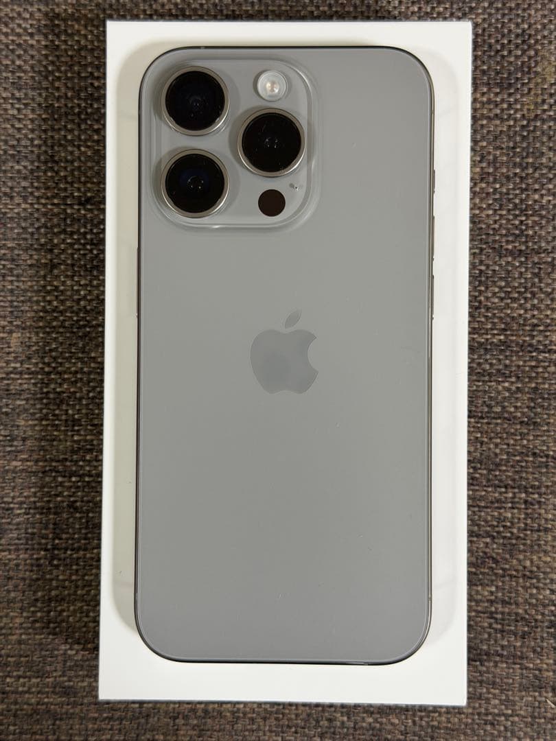 【極美品】iPhone15Pro 256GB SIMフリー 【純正ケース付】