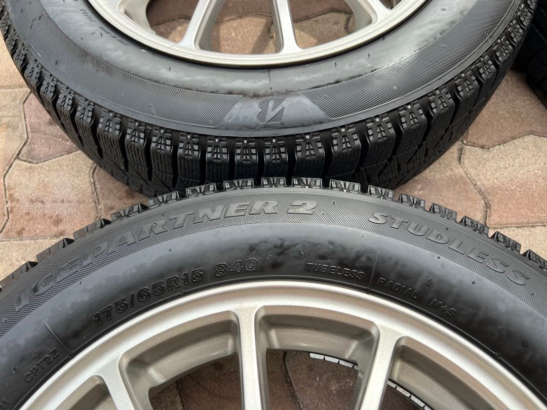175/65R15スタッドレス4本ホイールセット ブリヂストン　フィット