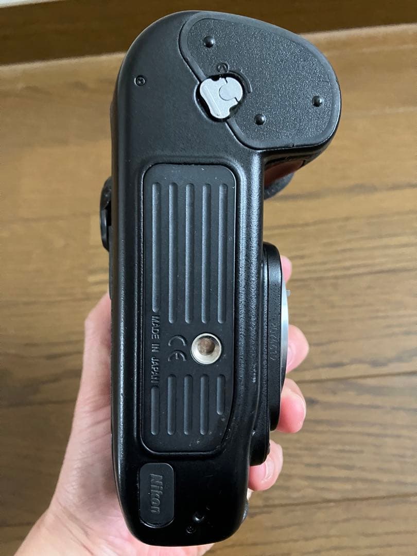 Nikon F100 一眼レフカメラ 35mmフィルム