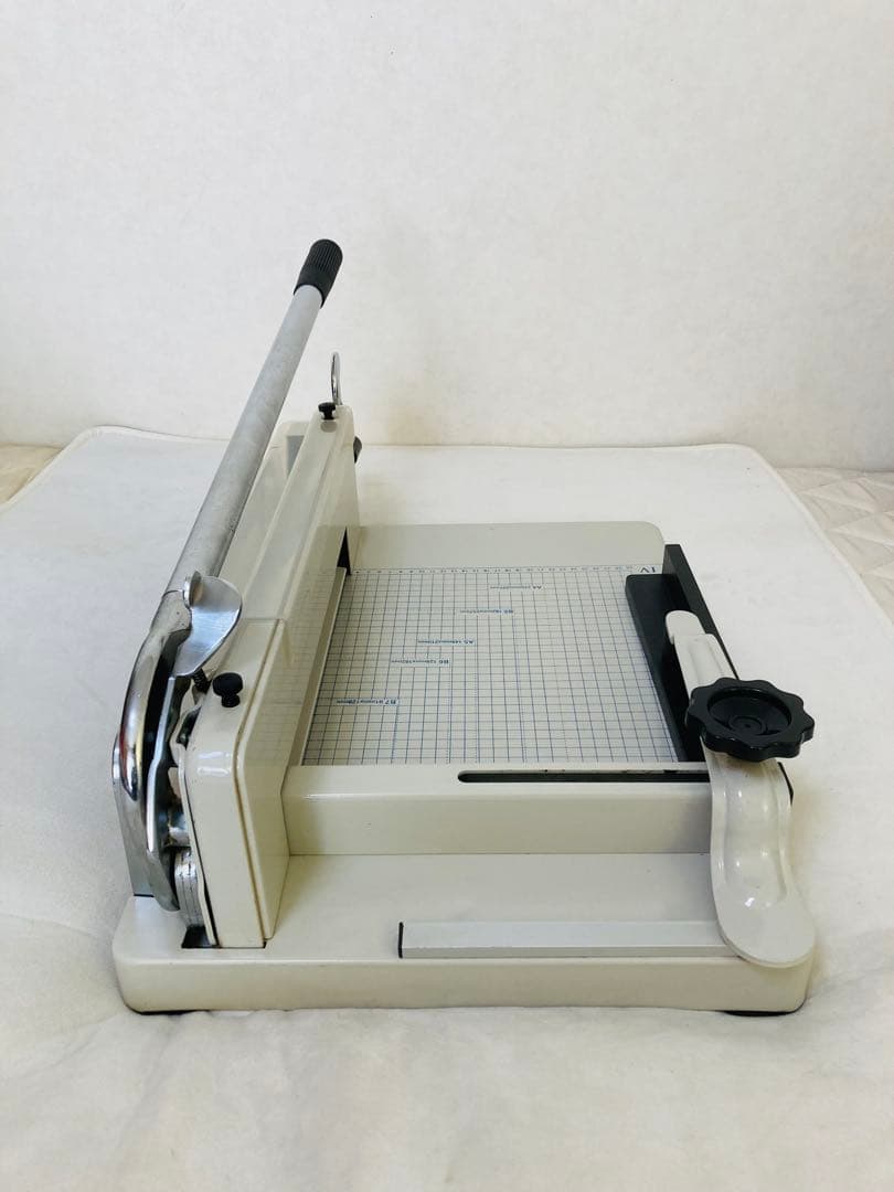 業務用　大型裁断機　ペーパーカッター　サイズ　A4　B5　A5　B6　B7