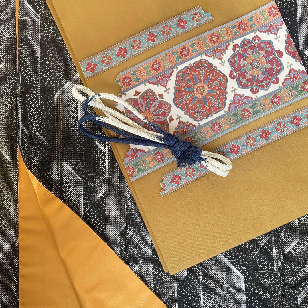 本場大島紬　純泥染　モダンな織柄