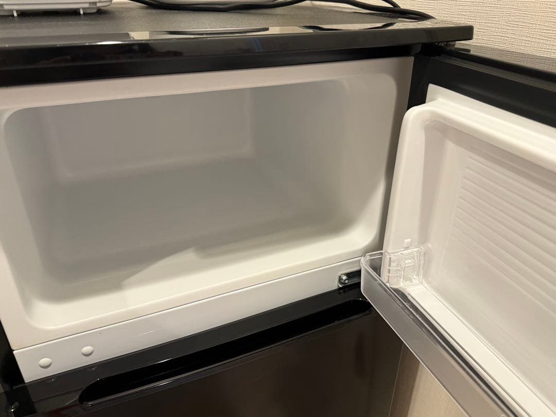 (7月25日廃棄)コンフィー(COMFEE’) 冷蔵庫 90L 2ドア 右開き