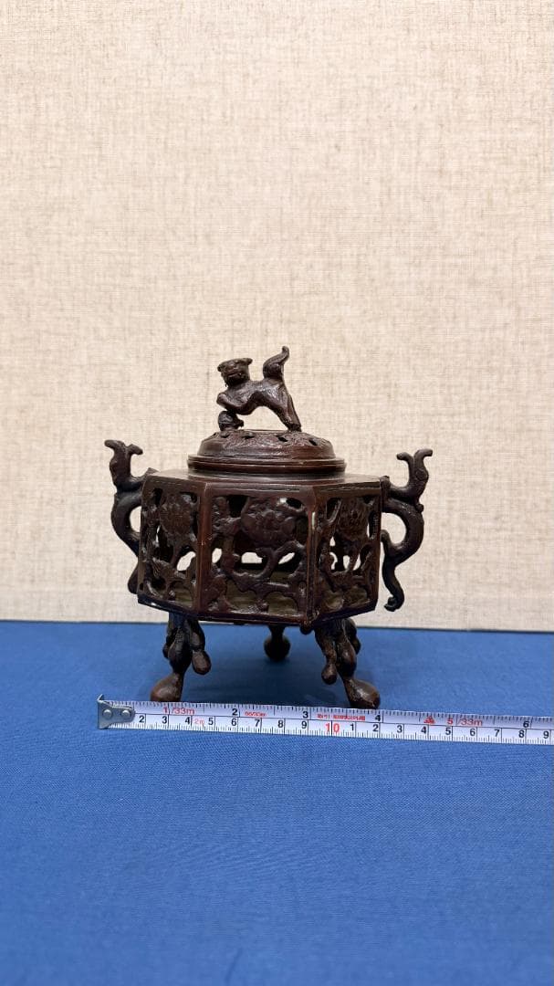 【一点物｜重厚透彫】銅製 六角蓋付香炉｜瑞獣摘み｜実心銅の重厚感｜高さ約15cm