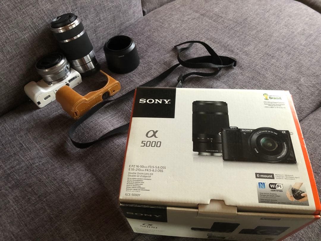 【極美品】Sony α5000 ホワイト/ 箱、保証書、望遠レンズ、ストラップ付