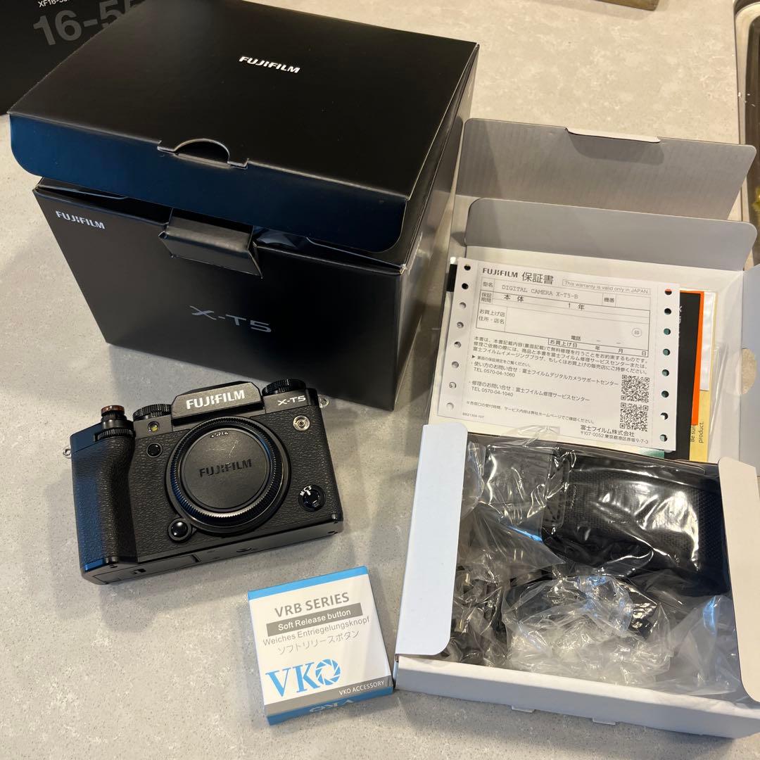 富士フイルム　X-T5 本体(ブラック)