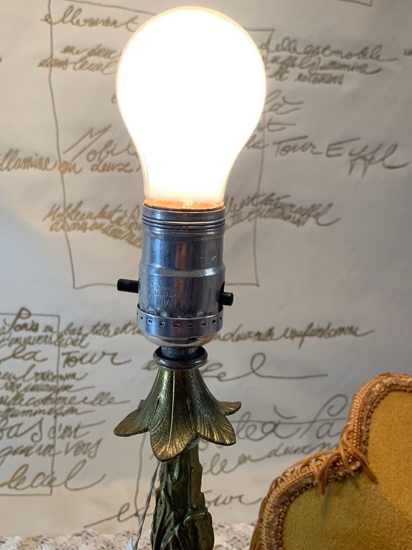 フランス製　アンティークのセーブル焼の電気スタンド！シェードも綺麗で素敵です！