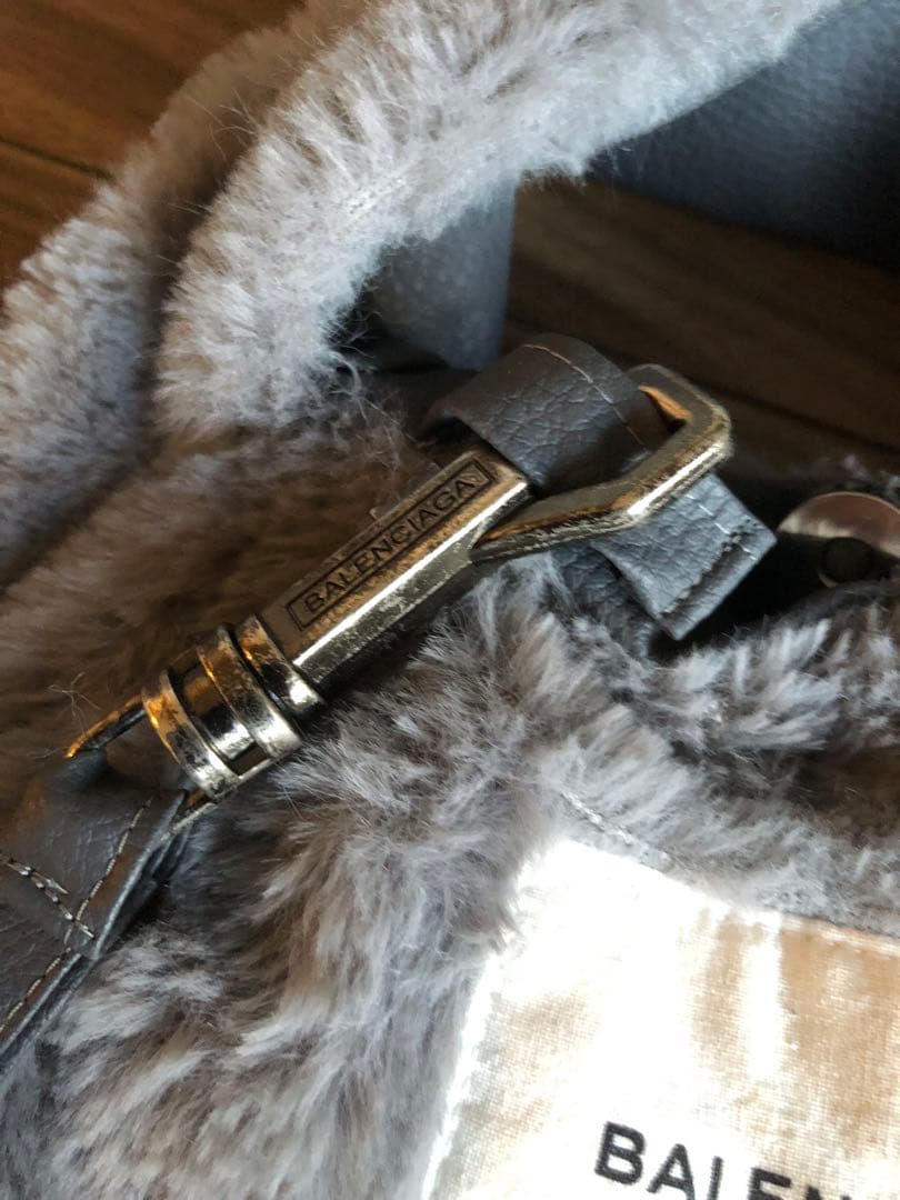 BALENCIAGA グレー ファー ショルダーバッグ