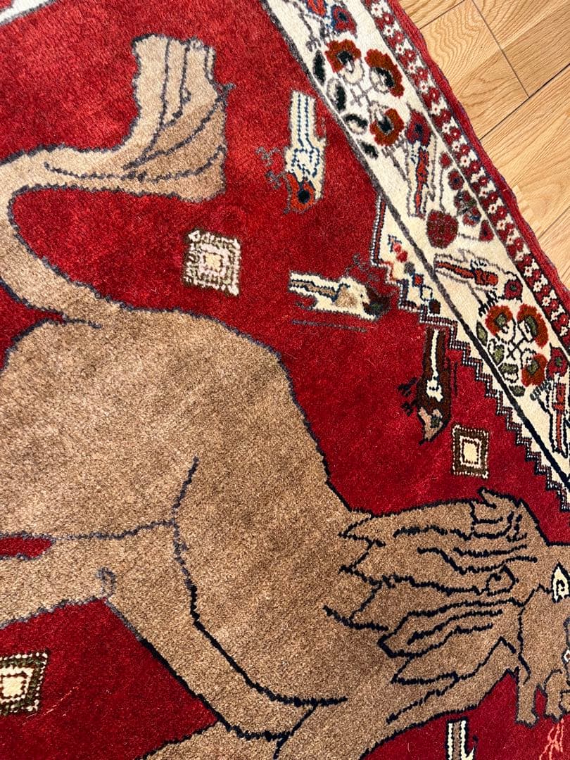 ペルシャ　トライバルラグ　115×95 茜色　ライオン　鳥　花