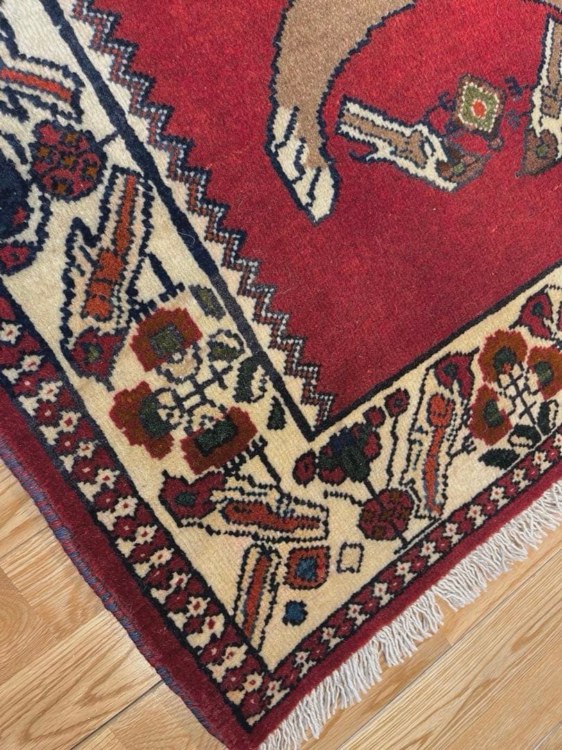 ペルシャ　トライバルラグ　115×95 茜色　ライオン　鳥　花