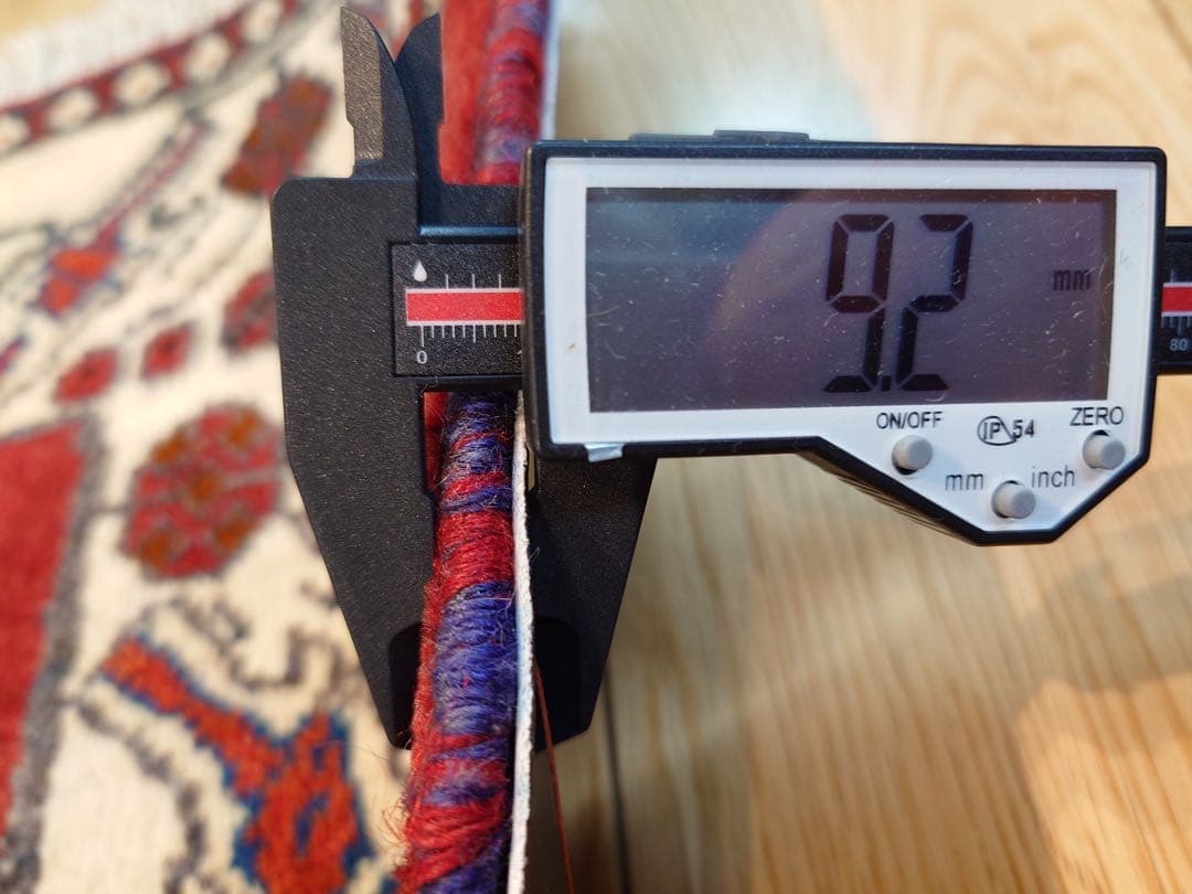 ペルシャ　トライバルラグ　115×95 茜色　ライオン　鳥　花