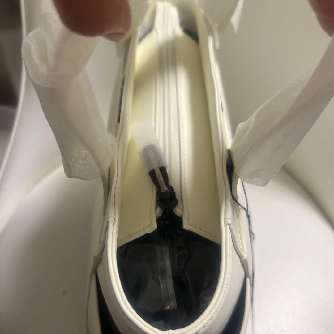 デサント　ホワイト 合成皮革 カートバッグ