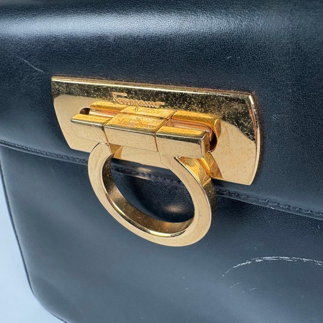 Salvatore Ferragamo ガンチーニ 2wayハンドバッグ 紺