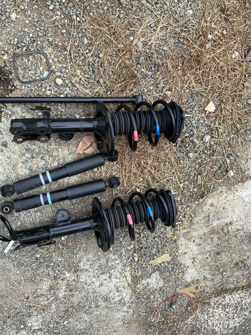 TOYOTAハリアー60系サスペンションキット　 6 A 21 TOKICO