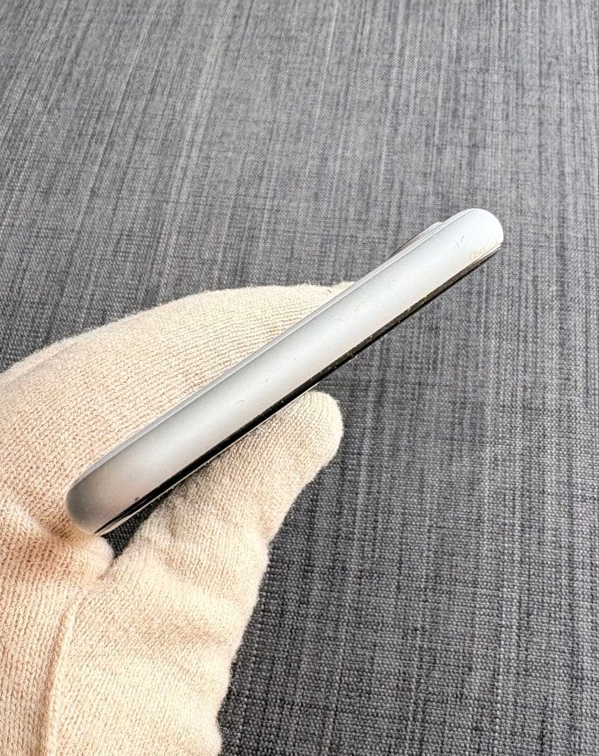 Apple iPhone SE (第2世代) ホワイト 本体　SIM フリー