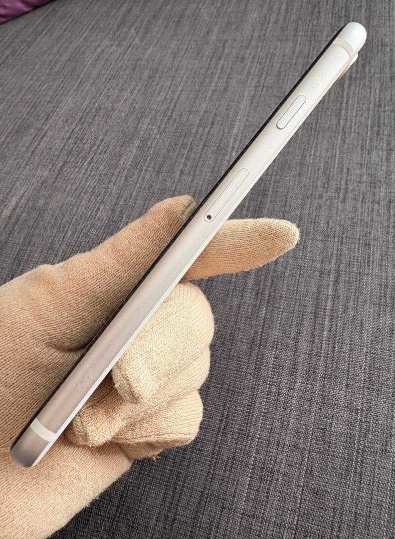 Apple iPhone SE (第2世代) ホワイト 本体　SIM フリー