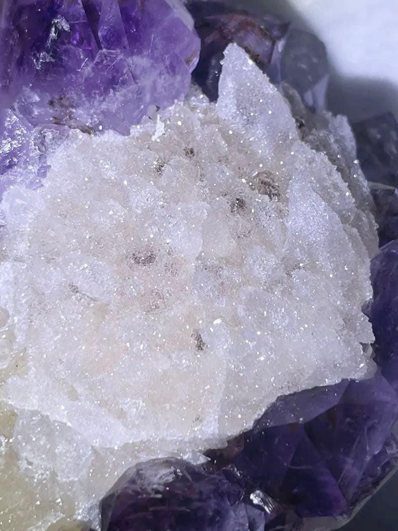 アメジストクラスター　原石　紫水晶　カルサイト　カコクセナイト　　天然石