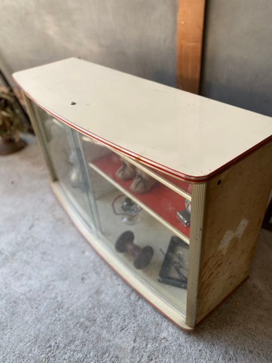 ビンテージ アールガラスの飾り棚