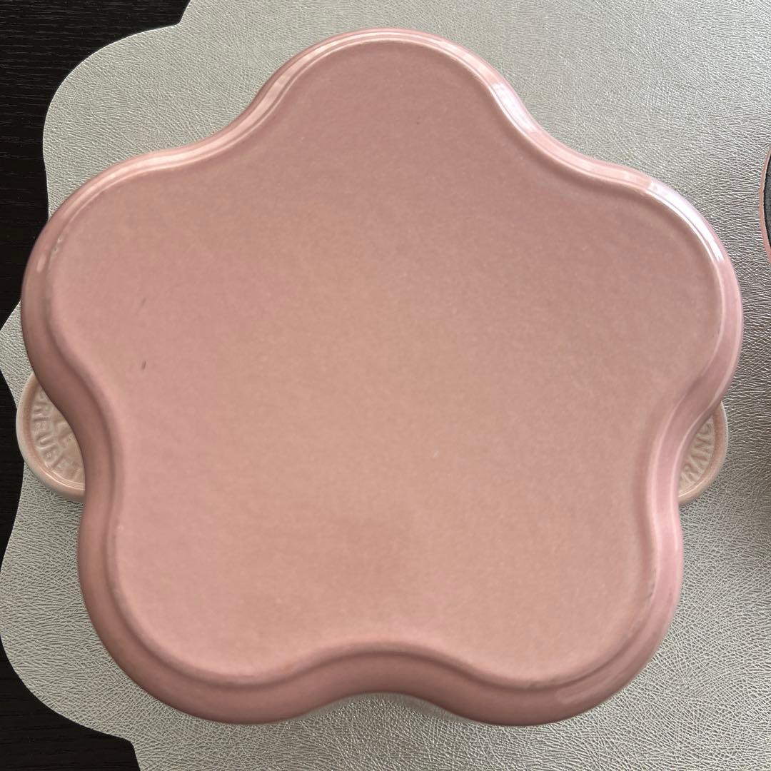 ルクルーゼ ココットフルール パウダーピンク　ル・クルーゼ