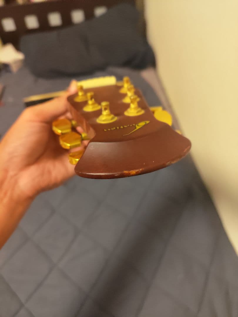 Ovation Celebrity Deluxe ハードケース、ストラップ付き