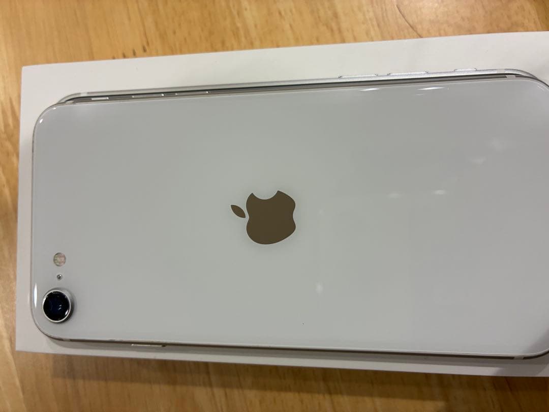 Apple iPhone SE 第二世代　ホワイト 本体　64GB 箱あり