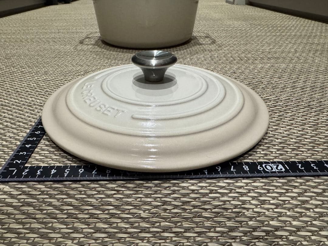 【けーき】 【美品】ル・クルーゼ ココット・ロンド 22cm メレンゲ