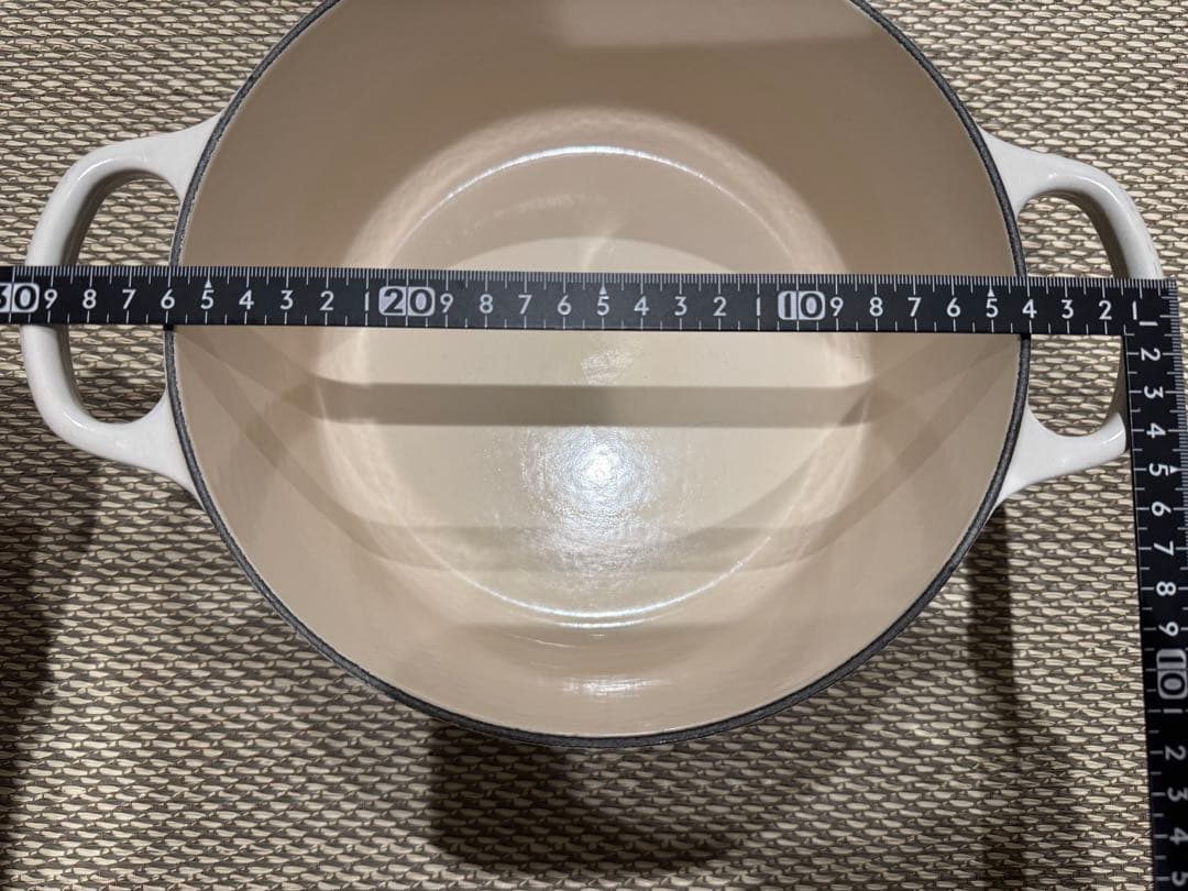 【けーき】 【美品】ル・クルーゼ ココット・ロンド 22cm メレンゲ