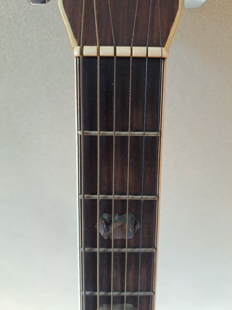 ま*ち様 YAMAKI 縦ロゴ　アコースティックギター