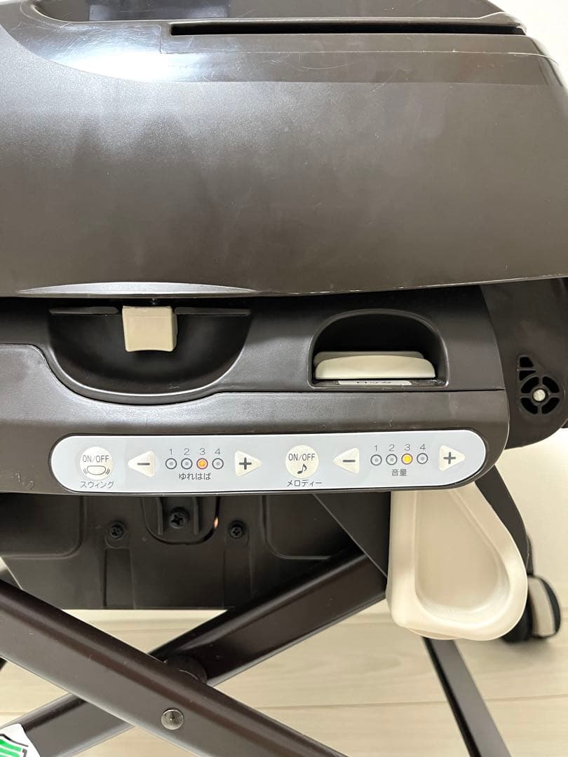 Combi コンビ ネムリラAT 新生児 自動 ハイローチェア