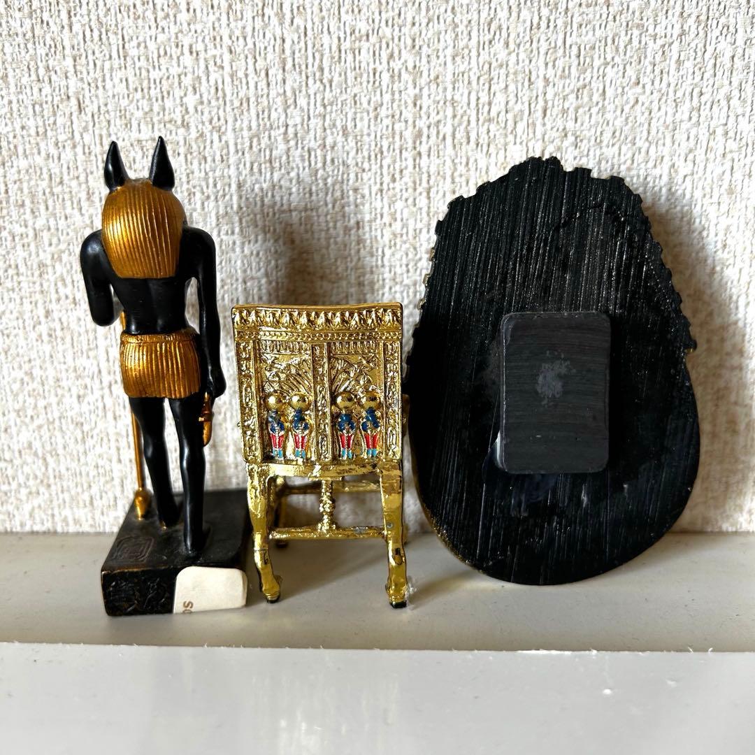 ツタンカーメン　玉座　アヌビス神