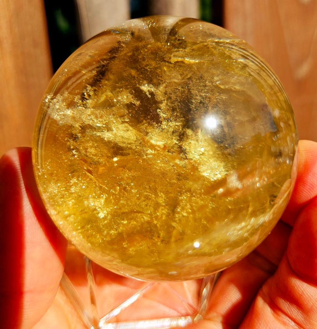 金運アップ‼️虹入りマダガスカル産 天然シトリン丸玉 貫入水晶かも❔