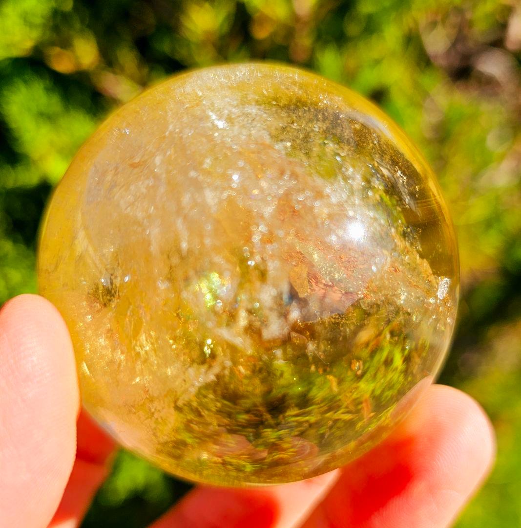 金運アップ‼️虹入りマダガスカル産 天然シトリン丸玉 貫入水晶かも❔