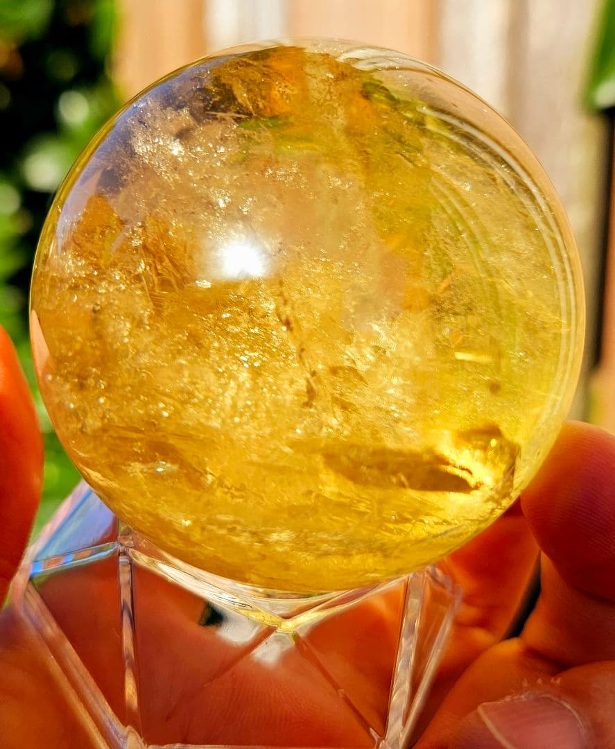 金運アップ‼️虹入りマダガスカル産 天然シトリン丸玉 貫入水晶かも❔