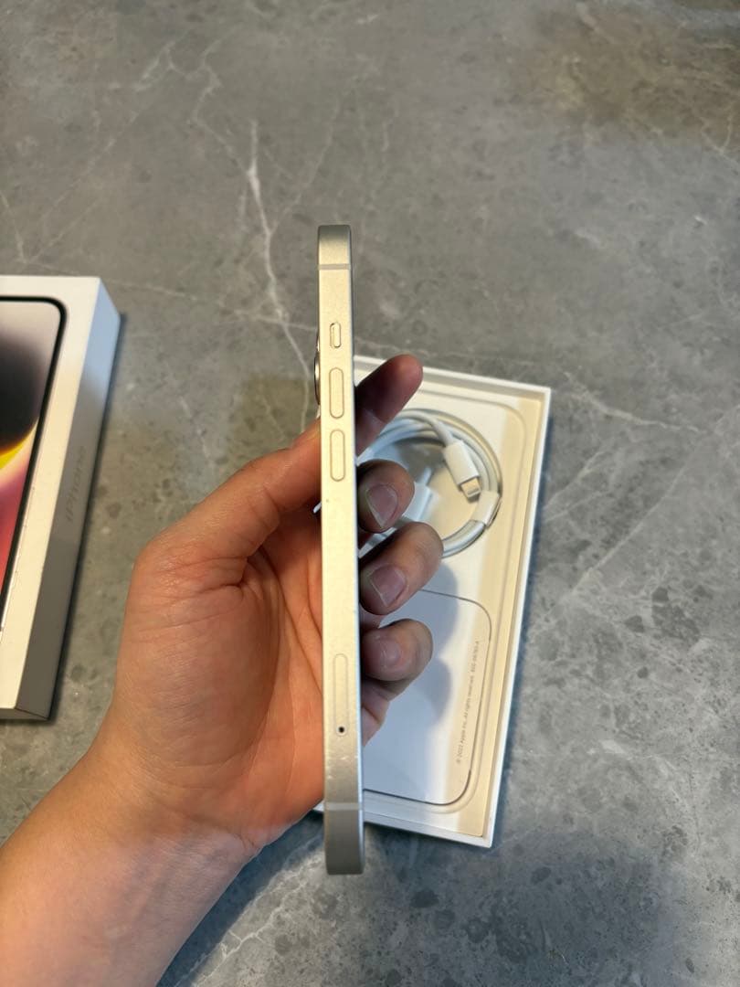 Apple iPhone 14 ホワイト 本体 充電ケーブル付き