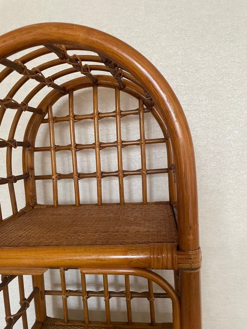 美品　ラタン製アーチ型3段ウッドラック　本棚　飾り棚　3段　ディスプレイラック